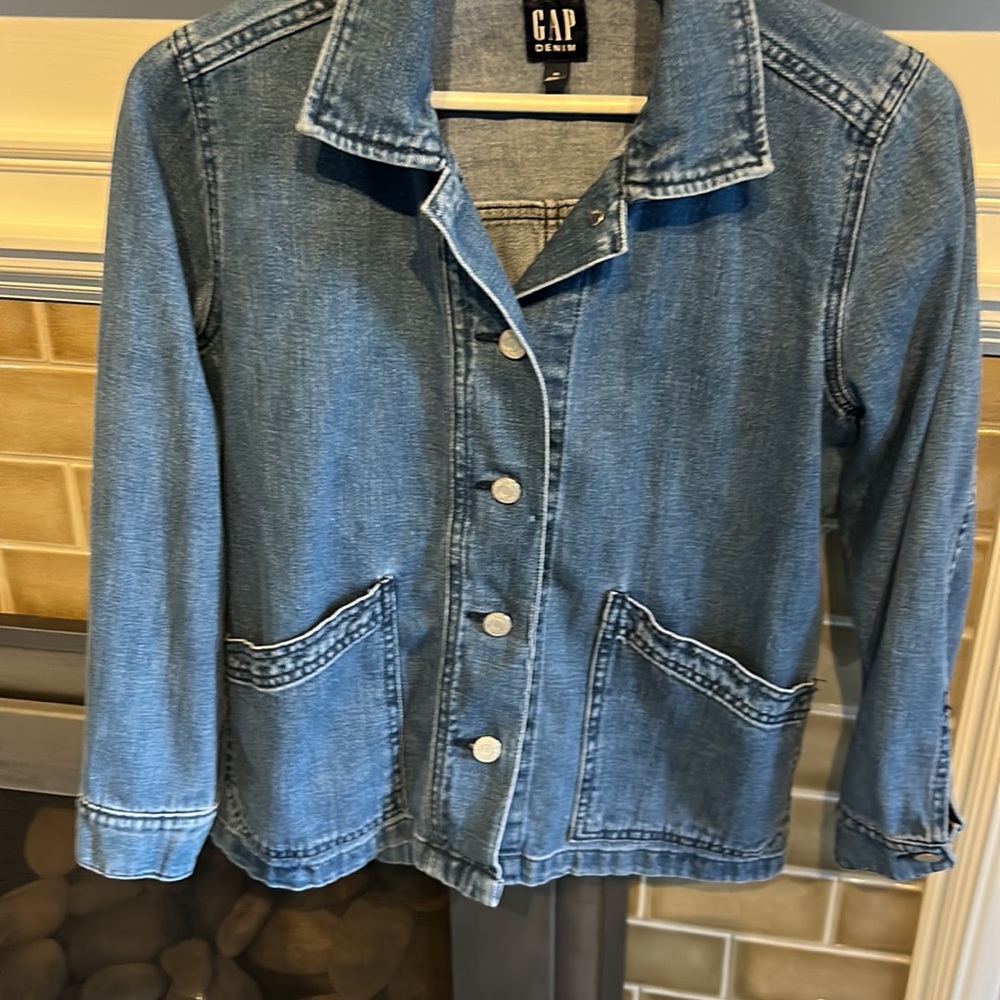 Adorable GAP jacket- - Picture 2 of 3